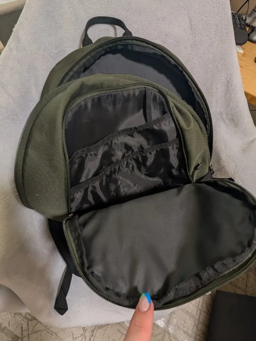 Share Columbia Daypack (Laptop and Hydration Reservoir Compatible) Evergreen